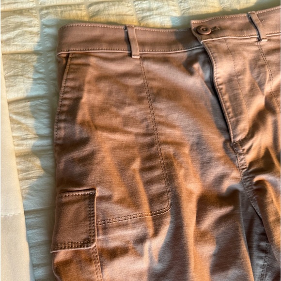 LOFT  Cargo Style Shorts, 2, Mauve, Button/Zip Closure, Unfinished Hem - Picture 8 of 8